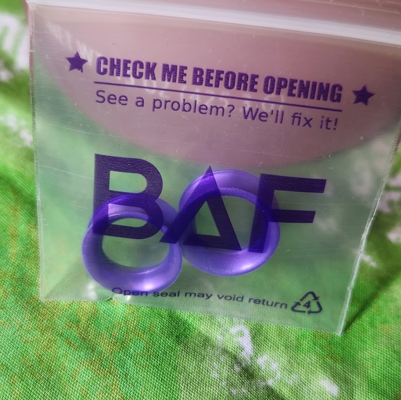 Royal Purple 1/2" Tunnels Plugs - Picture 5 of 6